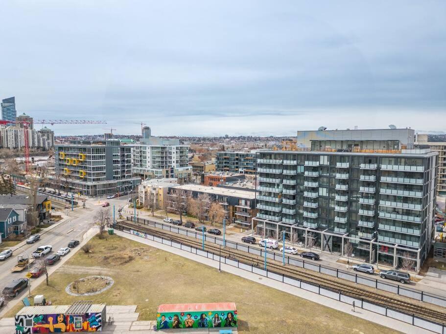 Апартаменты Chic 1Br Kensington Unit W/Parking Калгари Экстерьер фото