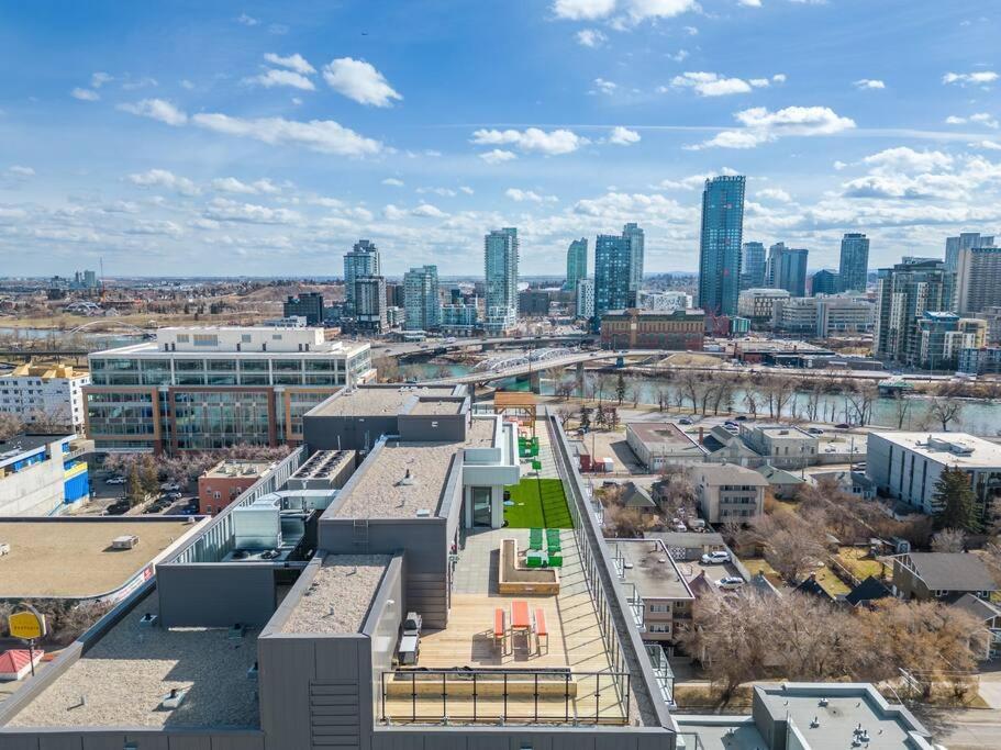Апартаменты Chic 1Br Kensington Unit W/Parking Калгари Экстерьер фото
