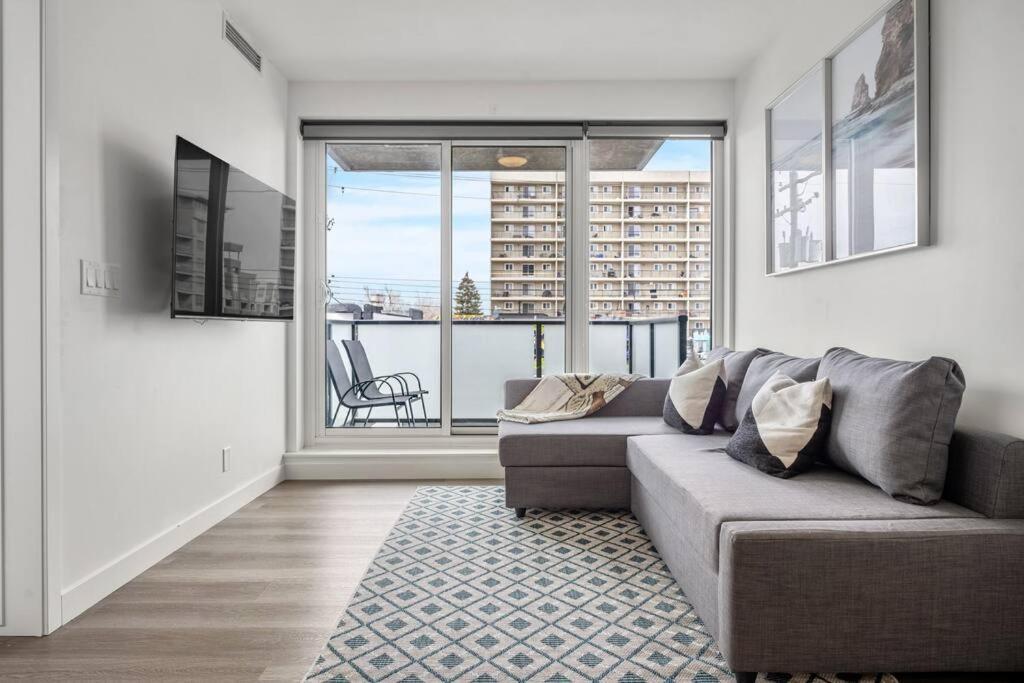 Апартаменты Chic 1Br Kensington Unit W/Parking Калгари Экстерьер фото
