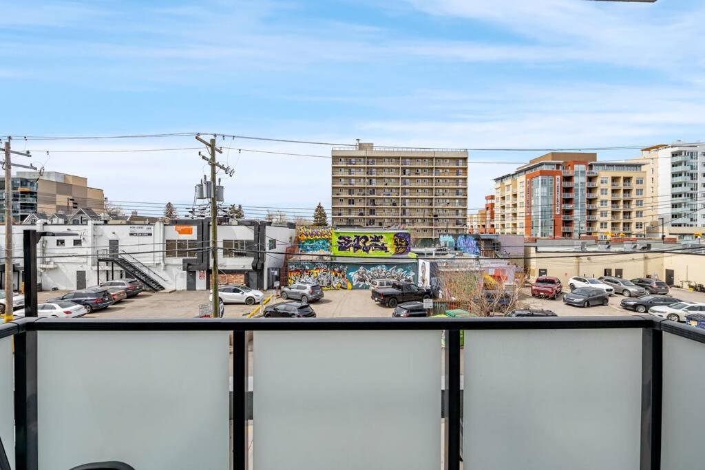 Апартаменты Chic 1Br Kensington Unit W/Parking Калгари Экстерьер фото