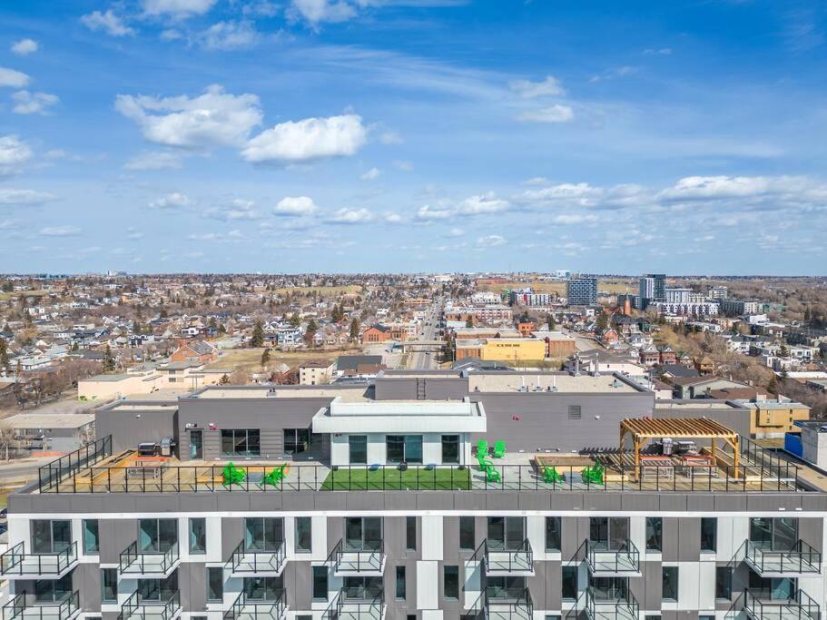 Апартаменты Chic 1Br Kensington Unit W/Parking Калгари Экстерьер фото