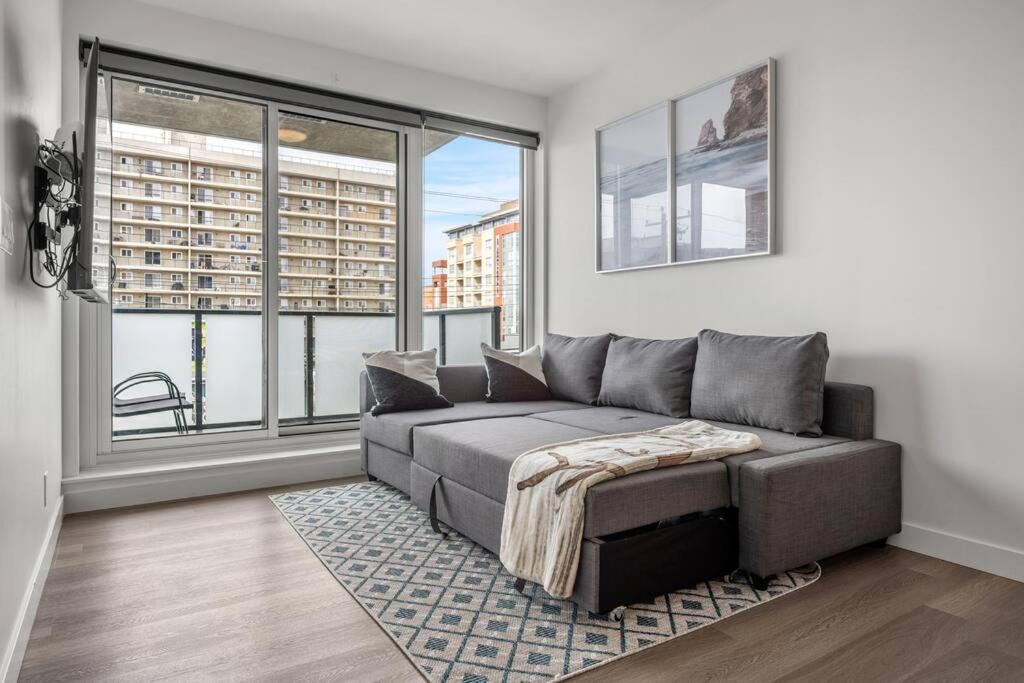 Апартаменты Chic 1Br Kensington Unit W/Parking Калгари Экстерьер фото