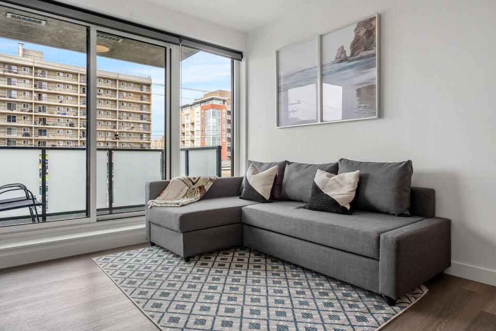 Апартаменты Chic 1Br Kensington Unit W/Parking Калгари Экстерьер фото